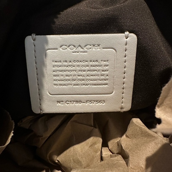 Coach Mini Kelsey Cream Crossbody Bag with Structured Design - Picture 6 of 10